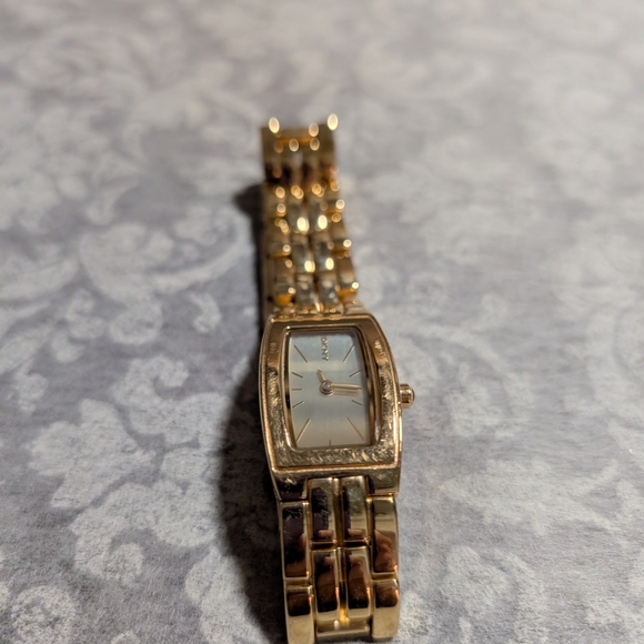 Gold Rectangular Watch - Picture 2 of 3